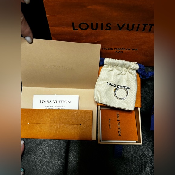 Brand New! Louis Vuitton Brass Monogram Engraved Nanogram Ring M Palladium - Picture 7 of 9
